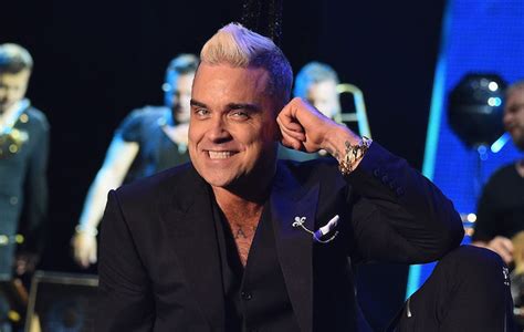 Robbie Williams says he used to identify as somewhat gay but。